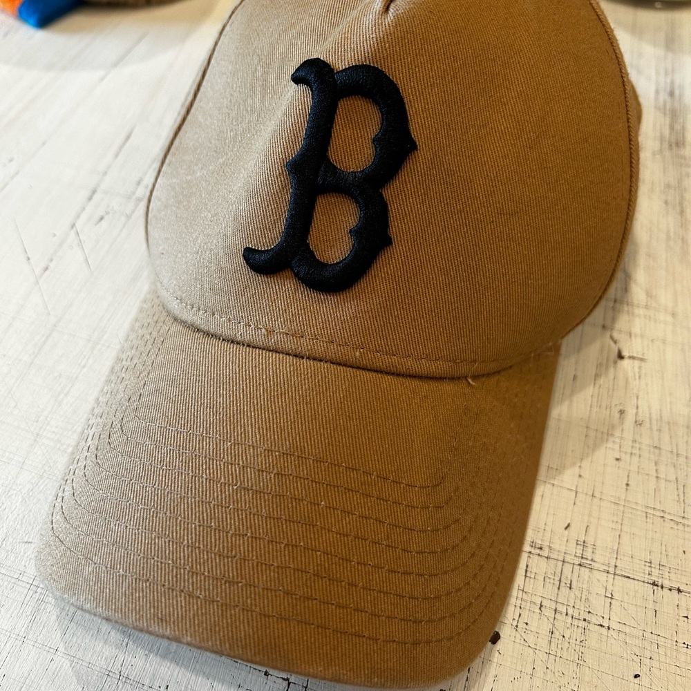 New Era Tan and Black 9FORTY Cap